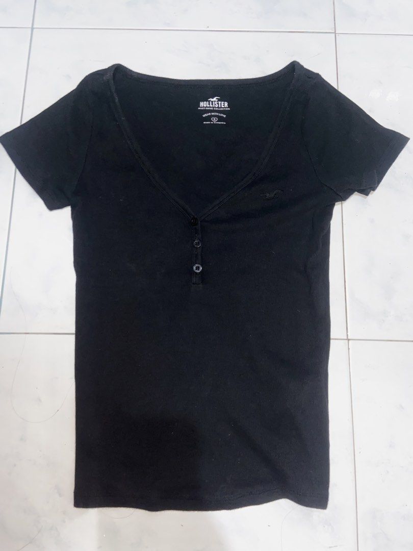 Hollister Black Henley Top (Category: Blouses) located in Quezon City. Submitted by choiyiee14 (Listing ID 1467135939, Image 2). Description: 📍Quezon City | GCash | Lalamove or J&T Courier S on Tag.