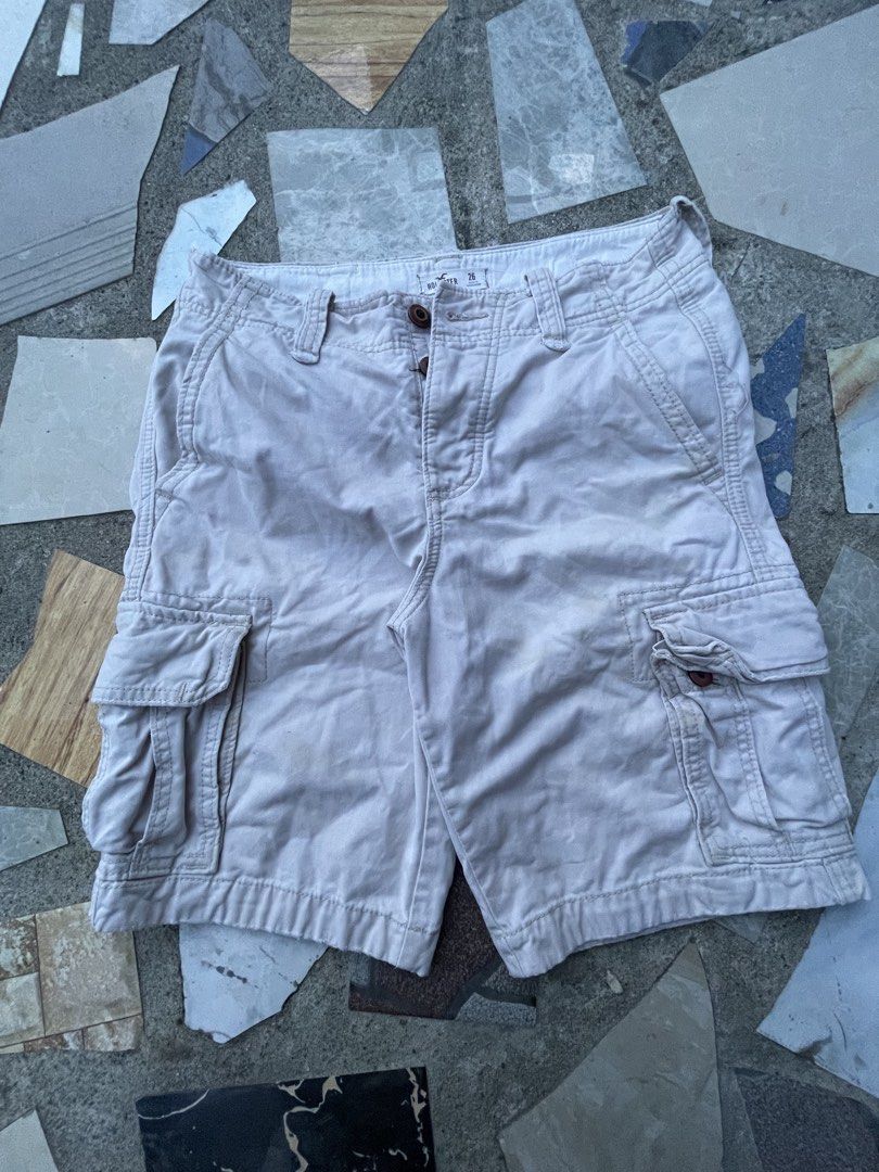 Hollister Cargo Shorts (Category: Shorts) located in Cavite. Submitted by vast.thrift2day (Listing ID 1467086883, Image 1). Description: Hollister Cargo Shorts Waist 32 Length 20.