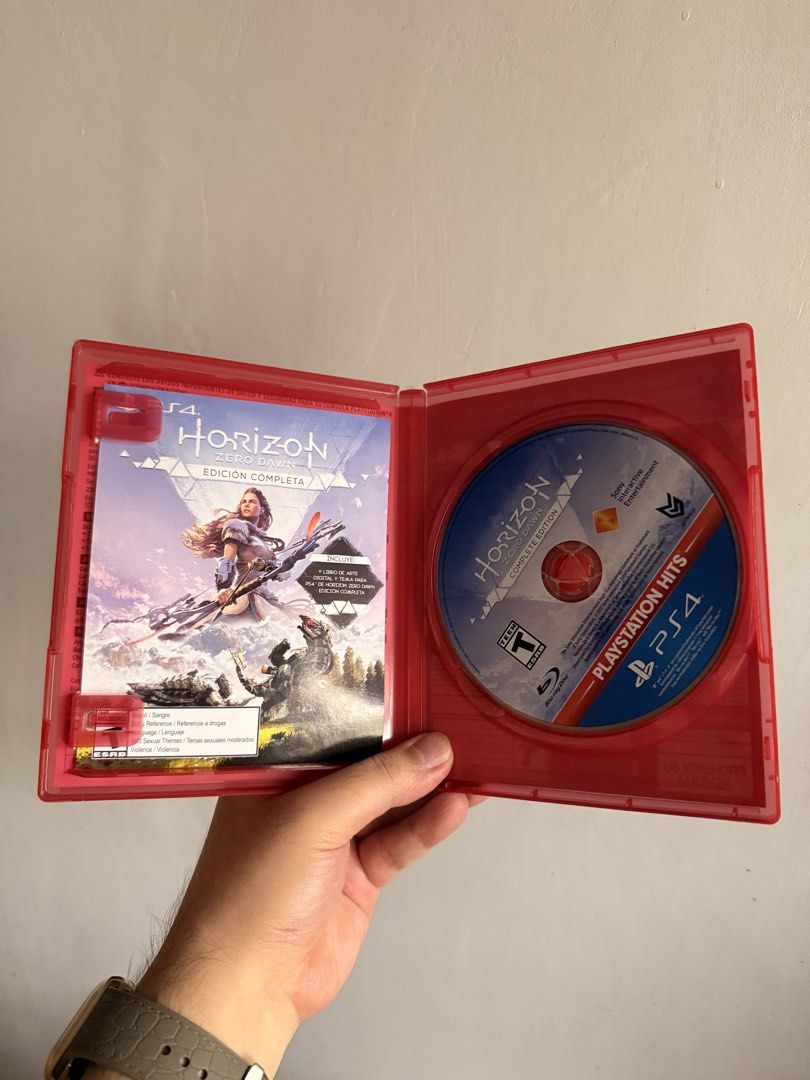 Horizon Zero Dawn Complete Edition PS4 (Category: PlayStation) located in Quezon City. Submitted by deporky (Listing ID 1467071277, Image 2). Description: - Game: Horizon Zero Dawn Complete Edition (PlayStation Hits) for PS4 - Edition details: Spanish packaging and text - Inclusions: The Frozen Wilds expansion, digital bonus items, and art book - Condition: Original case and disc are clean and scratch-free - Status: 100% tested and plays perfectl