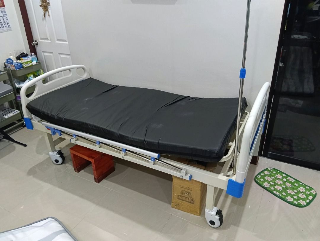 Hospital bed (Category: Medical Supplies & Tools) located in Caloocan City. Submitted by bravepenguin_361935 (Listing ID 1467166936, Image 1). Description: 🔅Item only been used for less than 6 months 🔅Two funtions include head and leg adjustment 🔅Good as new 🔅Price negotiable 🔅Within cebu 🔅You may contact 09244911822 .