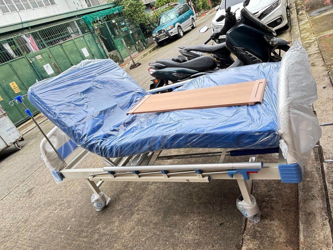 Hospital bed 2 cranks (Category: Medical Supplies & Tools) located in Quezon City. Submitted by indaytals (Listing ID 1467152500, Image 1). Description: Hospital Bed 2 Cranks Brandnew COD Gcash Bank.