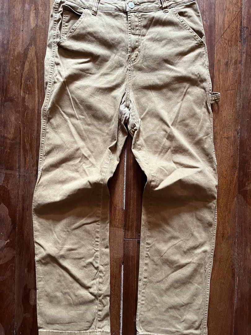 Hot Kiss Workwear pants (Category: Chinos) located in Los Banos. Submitted by lootmeup (Listing ID 1467009462, Image 3). Description: Hot Kiss Workwear pants Size: Width: 32 Length: 43 Leg opening: 11.5 Leg hole: 8.5 Issue: dot stain at the back part, kindly check the picture, also slight tattered hem Mine P450 .