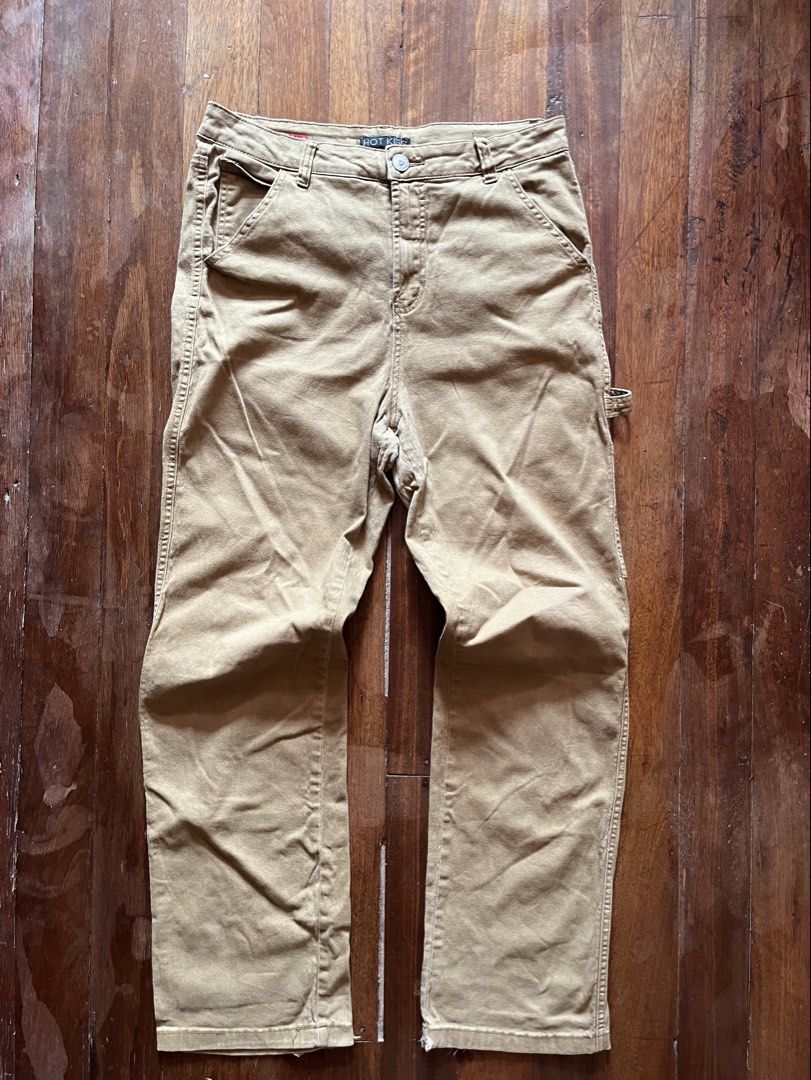 Hot Kiss Workwear pants (Category: Chinos) located in Los Banos. Submitted by lootmeup (Listing ID 1467009462, Image 2). Description: Hot Kiss Workwear pants Size: Width: 32 Length: 43 Leg opening: 11.5 Leg hole: 8.5 Issue: dot stain at the back part, kindly check the picture, also slight tattered hem Mine P450 .