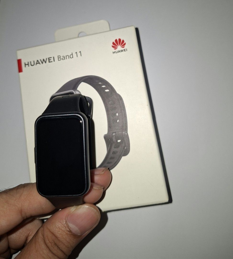 HUAWEI BAND 11 (Category: Wearables & Smart Watches) located in Manila. Submitted by butetesailog (Listing ID 1466981776, Image 3). Description: Huawei Band 11 for sale - good as new twice lang nasuot for event tas natambak nalang. - goods pamorma - comes with box and accessories - slightly negotiable wag lang barat pwede delivery shoulder ng buyer shipping..