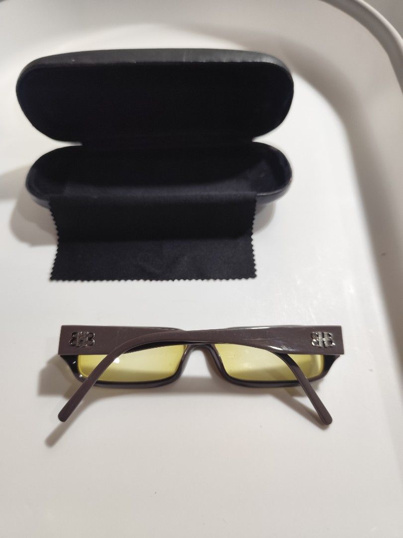 Hugo Boss Frame (Category: Sunglasses & Eyewear) located in Cebu City. Submitted by icoolectnsellect (Listing ID 1467148224, Image 2). Description: Issue: Minor Scratch, Dirt and RX lens. Bought at Garage Sale. Authenticity not Guaranteed, di ko alam if legit or Fake. Buy @ your own Risk. All EyeGlasses or Sun Glasses ay may Grado or Prescription Glasses. Please be careful para di masira mata nyo, you can change the lens and frame na lng kunin. N
