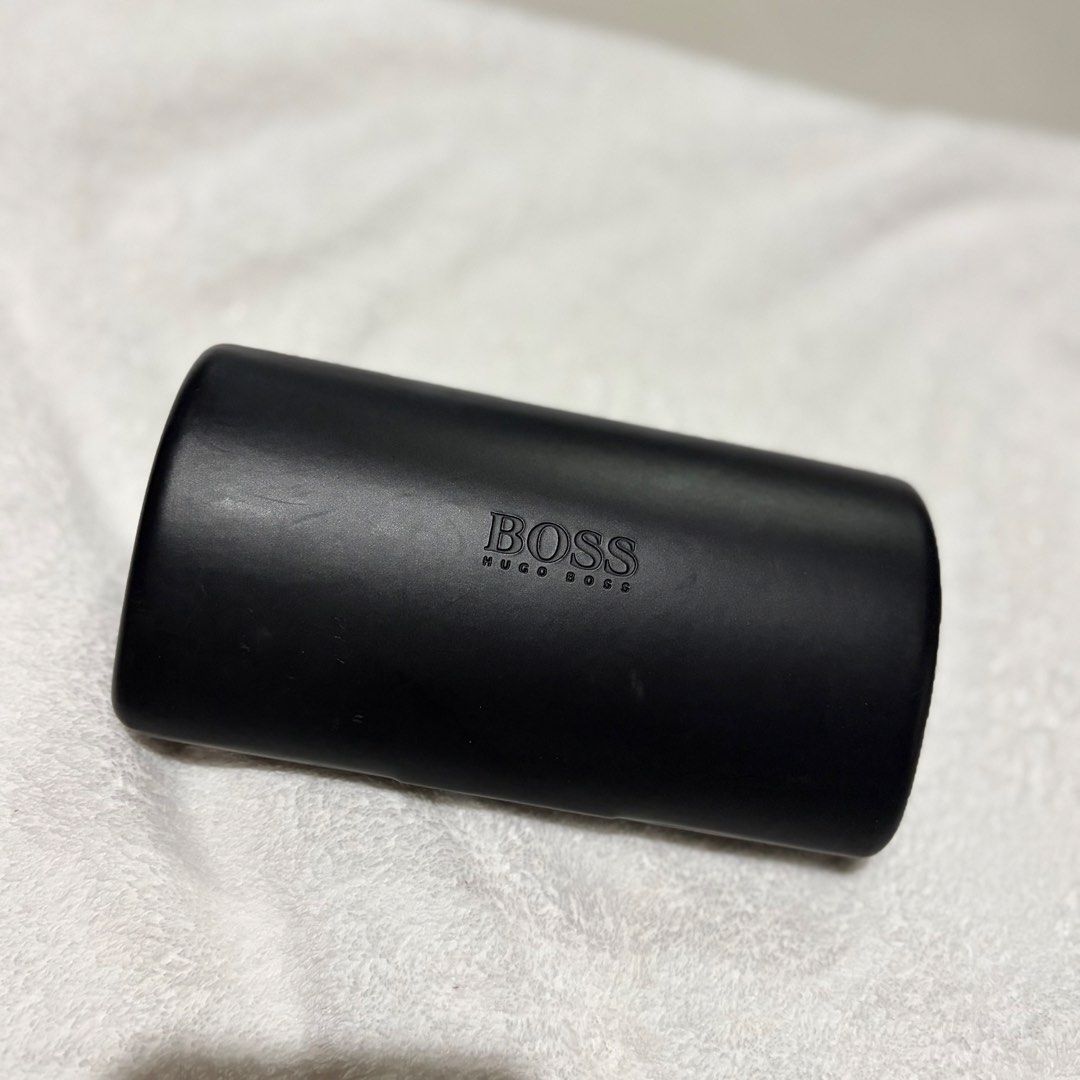 HUGO BOSS GLASSES CASE (Category: Accessory Holder, Box & Organizers) located in Roxas City. Submitted by rglnos (Listing ID 1467080387, Image 1). Description: .