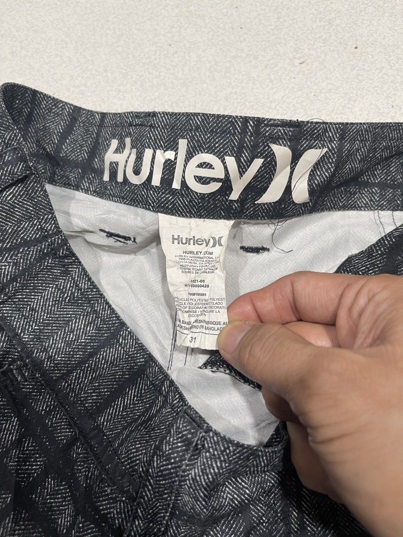 Hurley Short (Category: Shorts) located in Mandaue City. Submitted by MJ_80 (Listing ID 1467108997, Image 3). Description: Mens Hurley WalkShort / Boardshort Size 31 See photos for measurements Color rate & Condition : 9.9/10 Price : 650.