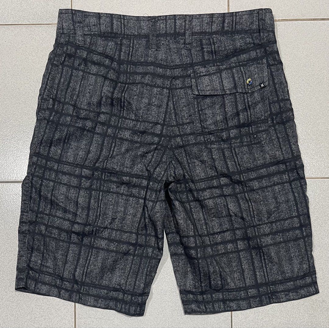 Hurley Short (Category: Shorts) located in Mandaue City. Submitted by MJ_80 (Listing ID 1467108997, Image 2). Description: Mens Hurley WalkShort / Boardshort Size 31 See photos for measurements Color rate & Condition : 9.9/10 Price : 650.
