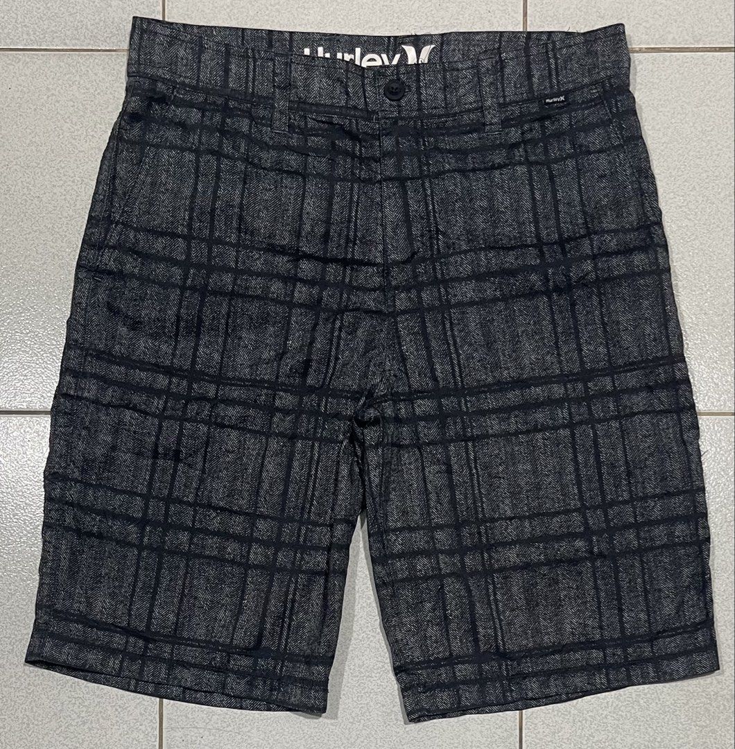 Hurley Short (Category: Shorts) located in Mandaue City. Submitted by MJ_80 (Listing ID 1467108997, Image 1). Description: Mens Hurley WalkShort / Boardshort Size 31 See photos for measurements Color rate & Condition : 9.9/10 Price : 650.