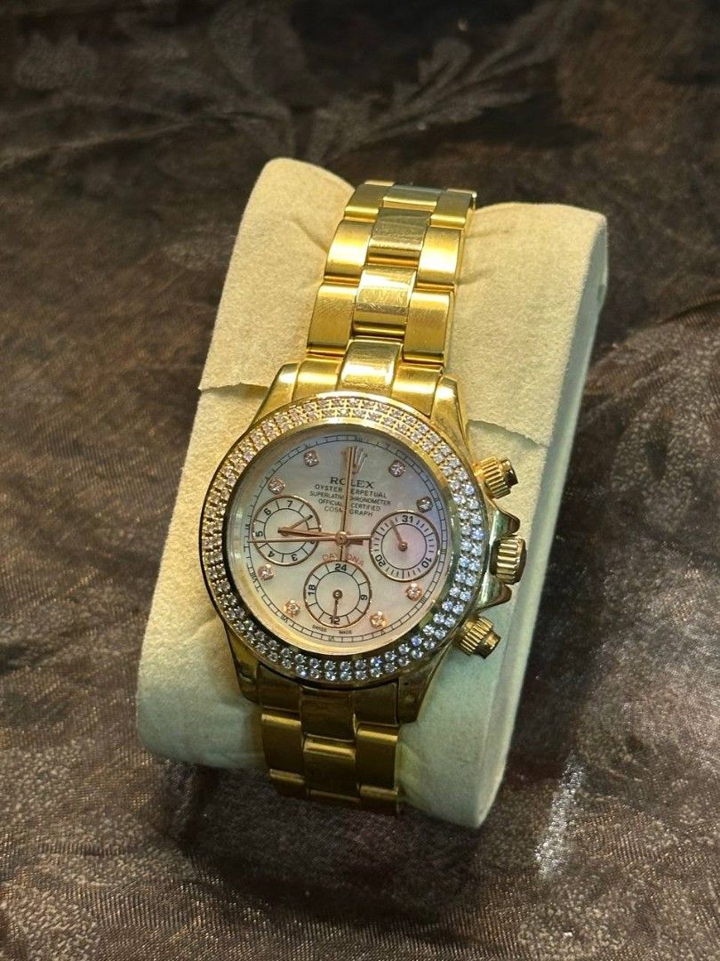 Iced Watch Japan Movt (Category: Luxury Watches) located in Quezon City. Submitted by michypeachyy1 (Listing ID 1467103255, Image 1). Description: 5000 pesos or best offer not working.