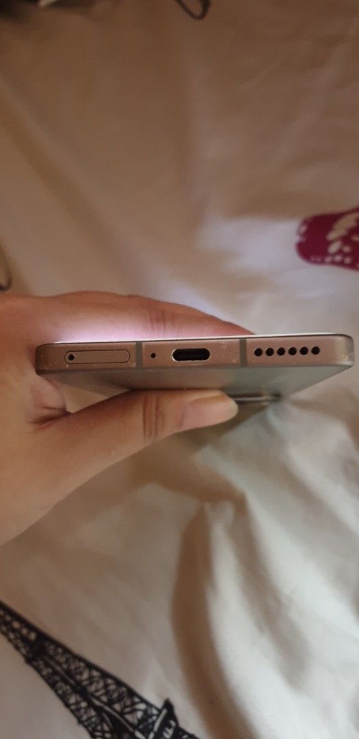 Infinix Note 50 pro 4g 12/256gb (Category: Android Others) located in Mandaluyong City. Submitted by hanniexxx (Listing ID 1467087504, Image 3). Description: issue: paint chip dahil sa case (please check the photos for reference) no dents or scratches in good working condition inclusion: free 5 cases and box meet up: makati/manda one ayala or megamall.