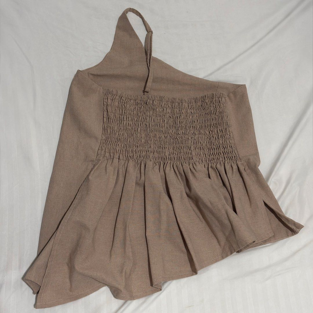 INGRID ASYMMETRICAL TOP | DOMINIQUE & CO. (Category: Sleeveless) located in Cebu City. Submitted by safewater_b6135a (Listing ID 1467127121, Image 2). Description: INGRID ASYMMETRICAL TOP | DOMINIQUE & CO. Size: Large-XL Dimensions: Bust: 38-42 inches Waist: 33-38 inches 1 x Black 1 x White 1 x Light Mocha Good as new, slightly used No issues BUNDLE PRICE ₱750 .