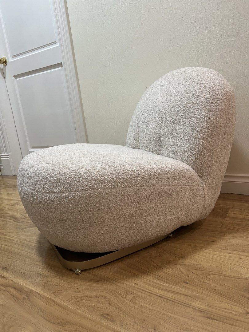 Insta Cloud sofa (Category: Chairs) located in Shah Alam. Submitted by jasminetee33 (Listing ID 1467030367, Image 1). Description: Condition: lightly used. Slightly dirty on the cushion. No defect, no crack / broken. .