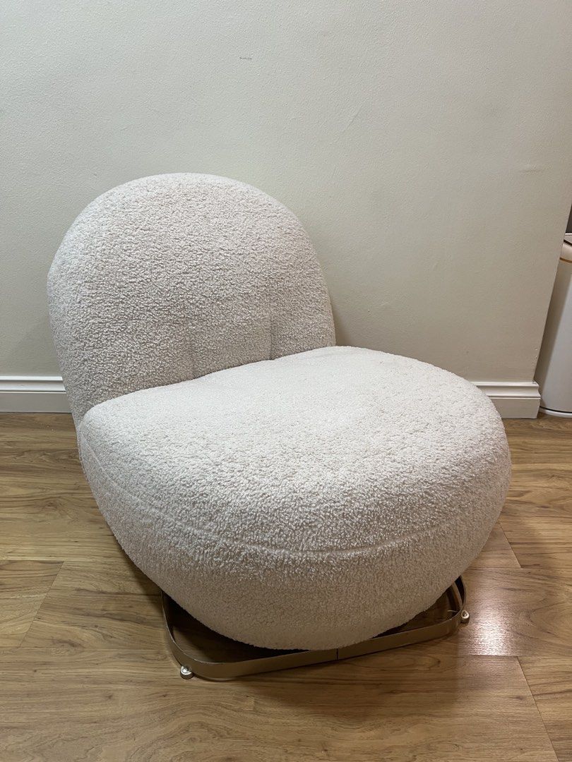 Insta Cloud sofa (Category: Chairs) located in Shah Alam. Submitted by jasminetee33 (Listing ID 1467030367, Image 2). Description: Condition: lightly used. Slightly dirty on the cushion. No defect, no crack / broken. .
