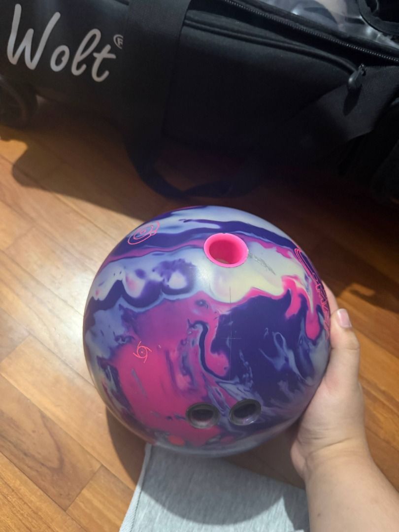 Ion Max solid (Category: Billiards & Bowling) located in Singapore. Submitted by bennettlimz (Listing ID 1467150912, Image 3). Description: Ion Max First drill 13LBS 1HRH Less then 40 games Only chip near inserts but doesn’t effect motion of the ball All balls cleaned after every use. Willing to trade for 14lbs of similar conditions.