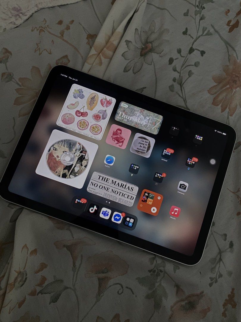 Ipad 10th Gen (Category: iPad) located in Cabanatuan. Submitted by gernsells (Listing ID 1467012750, Image 2). Description: Ipad 10th Gen -silver -64 gb -with box -with orig charger no issues and lady owned. can do swap for 11th gen ill add cash. .