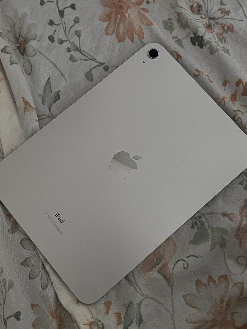 Ipad 10th Gen (Category: iPad) located in Cabanatuan. Submitted by gernsells (Listing ID 1467012750, Image 1). Description: Ipad 10th Gen -silver -64 gb -with box -with orig charger no issues and lady owned. can do swap for 11th gen ill add cash. .