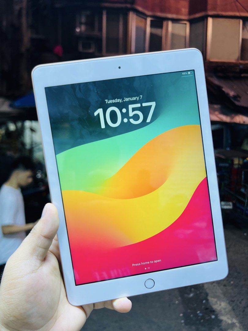 IPad 6th Gen 32GB Wifi (Category: Other Gadgets) located in Taguig. Submitted by jamiepirogongan22 (Listing ID 1467085732, Image 1). Description: 🍎 iPad 6th Gen 32GB WiFi – Rose Gold 🍎 ✨ 100% Original Apple iPad 📱 Model: iPad 6th Generation 💾 Storage: 32GB 📶 Connectivity: WiFi Only 🌸 Color: Rose Gold ⚙️ iOS: Version 17 🔄 Condition: Secondhand / Pre-owned ✅ 100% Original Unit ✅ Fully working and tested ✅ Perfect for browsing, YouTube, onlin