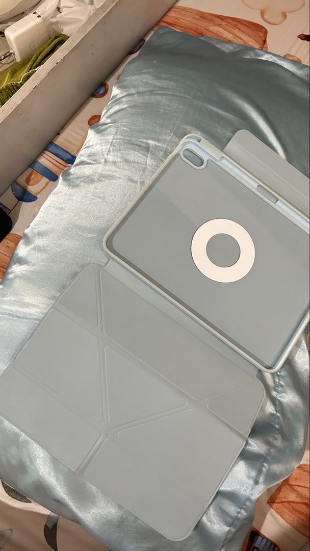 IPAD A16 CASE BLUE (Category: Cases & Sleeves) located in Las Pinas. Submitted by wasabbeys (Listing ID 1467069452, Image 3). Description: selling my used ipad a16 case for ₱200 📍 laspinas 🛵 buyer will shoulder df.