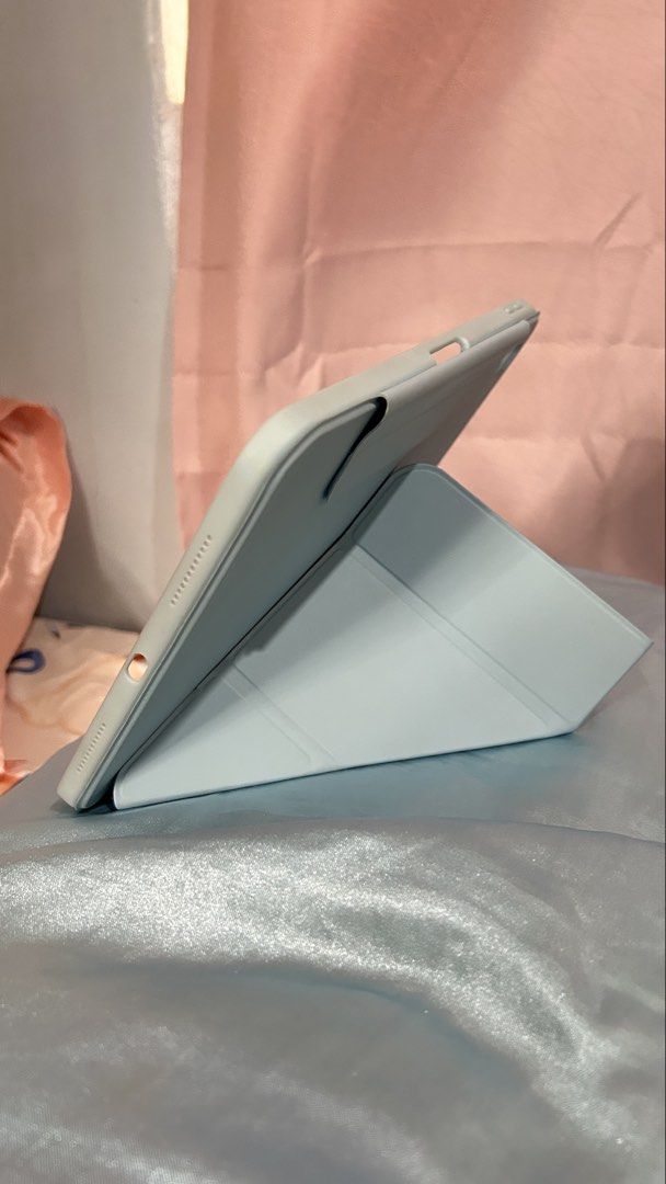 IPAD A16 CASE BLUE (Category: Cases & Sleeves) located in Las Pinas. Submitted by wasabbeys (Listing ID 1467069452, Image 2). Description: selling my used ipad a16 case for ₱200 📍 laspinas 🛵 buyer will shoulder df.