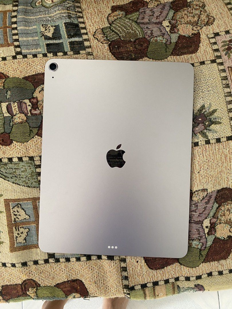 Ipad Air 13 inch (Category: iPad) located in Navotas City. Submitted by sheriesrosales6771 (Listing ID 1467005395, Image 1). Description: Swap to 11 inch (pro or air) add payment na lang po please, pm for more info po Meet up near around quezon city .