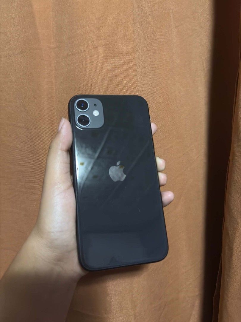 IPHONE 11 (Category: iPhone 11 Series) located in Manila. Submitted by liveocean.e538a9 (Listing ID 1467113099, Image 2). Description: IPHONE 11 64GB 89 BATT HEALTH(ORIG BATT) FACTORY UNLOCK UNIT CASE AND BOX MINIMAL DENTS ON SCREEN SEE PICTURE 8K STILL NEGO TAGUIG LOCATION.