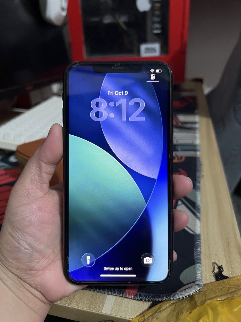 Iphone 11 promax (Category: iPhone 11 Series) located in Manila. Submitted by queen.37 (Listing ID 1467119527, Image 1). Description: Iphone 11 promax 512gb 77bh Pass sa maarte No issue .