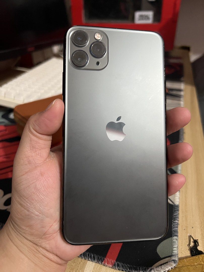 Iphone 11 promax (Category: iPhone 11 Series) located in Manila. Submitted by queen.37 (Listing ID 1467119527, Image 2). Description: Iphone 11 promax 512gb 77bh Pass sa maarte No issue .