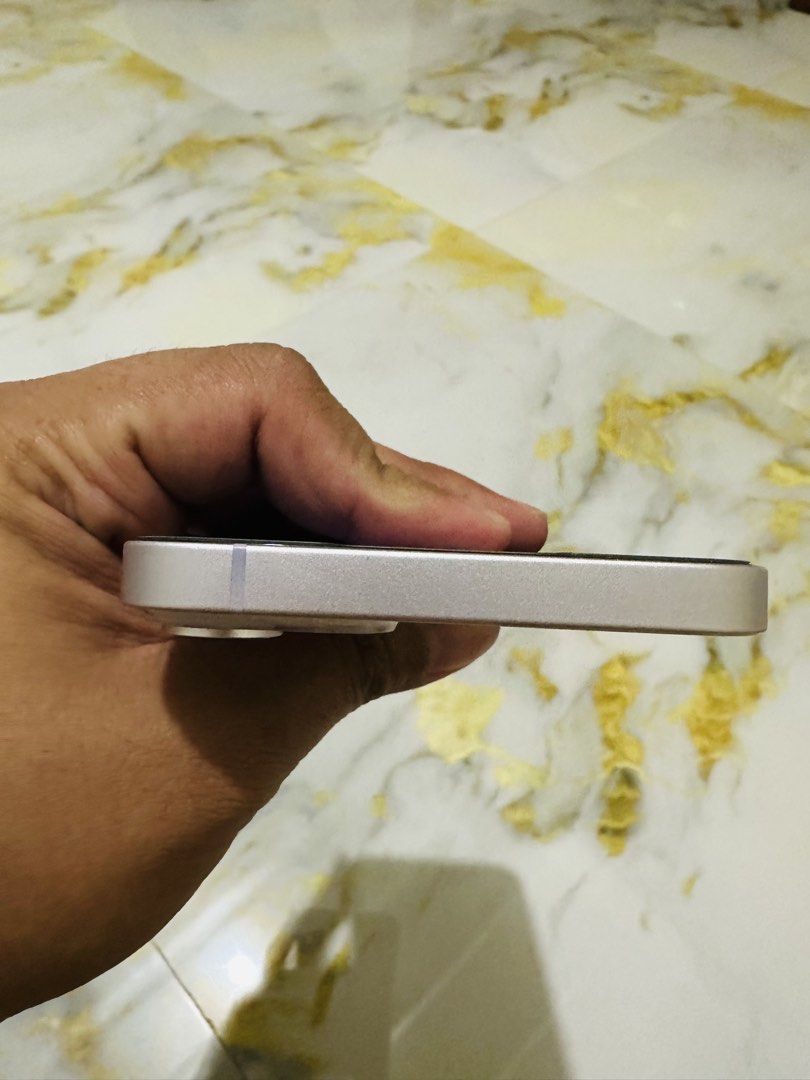 iPhone 14 plus (Category: iPhone 14 Series) located in Manila. Submitted by jfondales07 (Listing ID 1467095399, Image 2). Description: iPhone 14 plus 128gb Truetone working Face id working 89 battery life original All parts still original 25k swapping price Open for swap to lower units + cash Or laptop / automatic motorcycle.