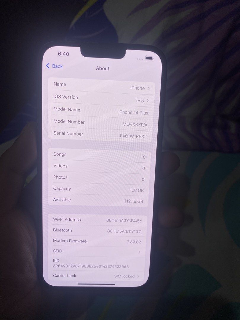Iphone 14 plus (Category: iPhone 14 Series) located in Quezon City. Submitted by rfaelligh28291 (Listing ID 1467128499, Image 2). Description: 18k 14plus Smartlocked Zpa local variant 83bh Issue: paintchips at sobrang liit na scratches sa screen Unit and case only Qc area.