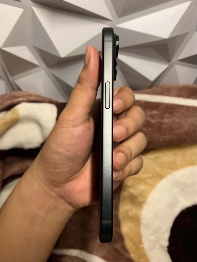 IPHONE 15 128gb (BLACK) (Category: iPhone 15 Series) located in Manila. Submitted by thatguy.bj (Listing ID 1467158246, Image 3). Description: 📍Personal Phone iPhone 15 “black” 128gb 📍°Details • ios version 26.1 [liquid Glass] • Factory Unlocked (Any sim) • Face ID working • True Tone working • Battery health: 86% (makunat) • Camera minimal paint chip (normal usage) • Body frame: 9.5/10 📍No issue po’ gagamitin nalang. Unit Only (Free used cord