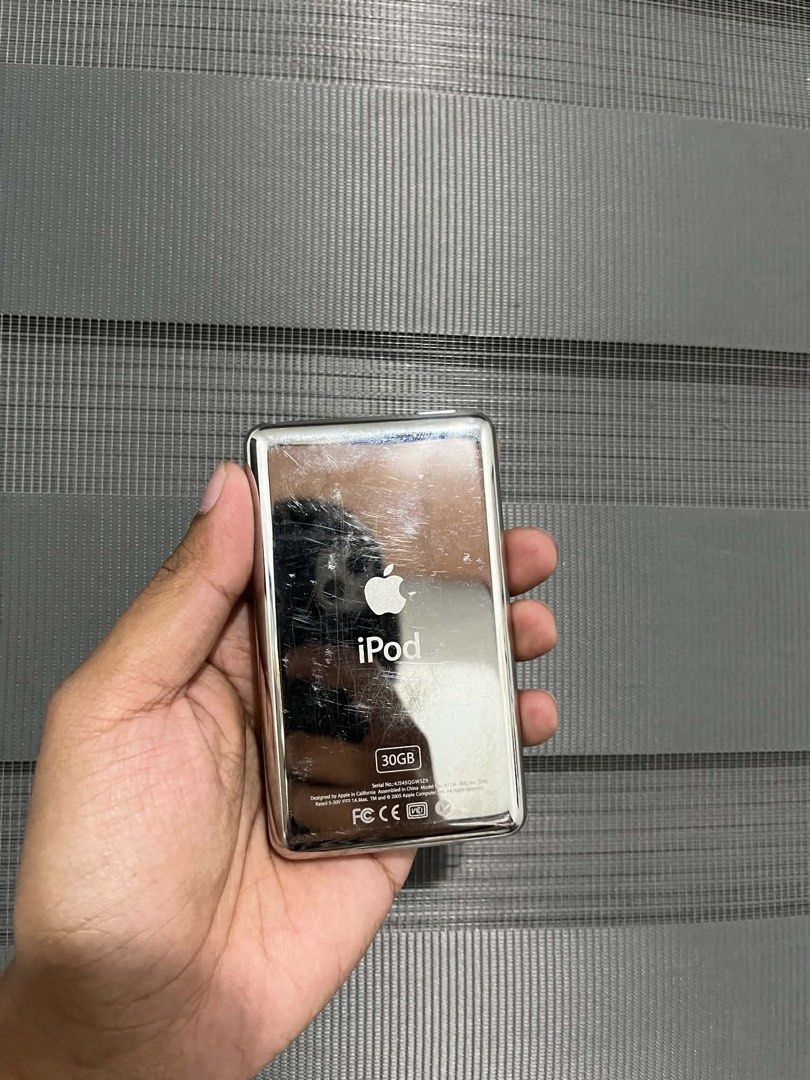 Ipod classic 5th gen (Category: Portable Music Players) located in Quezon City. Submitted by all_about_retro (Listing ID 1467114676, Image 2). Description: Ipod classic 5th gen Like new Good lcd Good clickwheel Good hdd Reallocs 0 Pending sector 0 Good battery Unit & belkin case No issue Pickup.