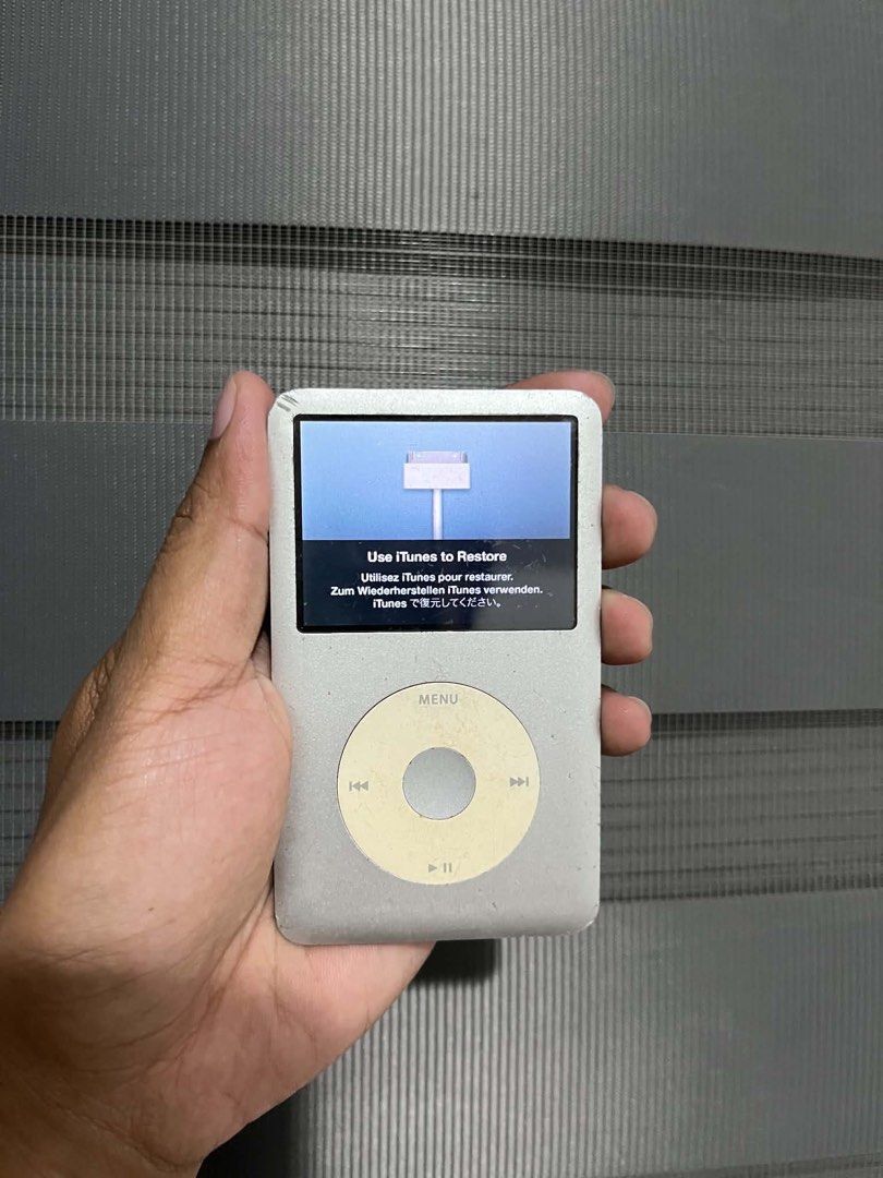 Ipod classic 6th gen (Category: Portable Music Players) located in Quezon City. Submitted by all_about_retro (Listing ID 1467109369, Image 1). Description: Ipod classic 6th gen 80gb Good lcd Good clickwheel Hdd need restore sa itunes Issue: back plate wala ng mga lock, lobo battery namamatay agad Good for parts, repair or mod Pickup.