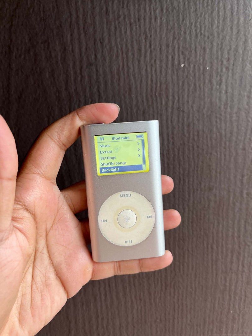 Ipod mini 1st gen (Category: Portable Music Players) located in Quezon City. Submitted by all_about_retro (Listing ID 1467110081, Image 1). Description: Ipod mini 1st gen 4gb Good lcd Good clickwheel Unit only Battery 2hrs lang tinatagal Pickup.