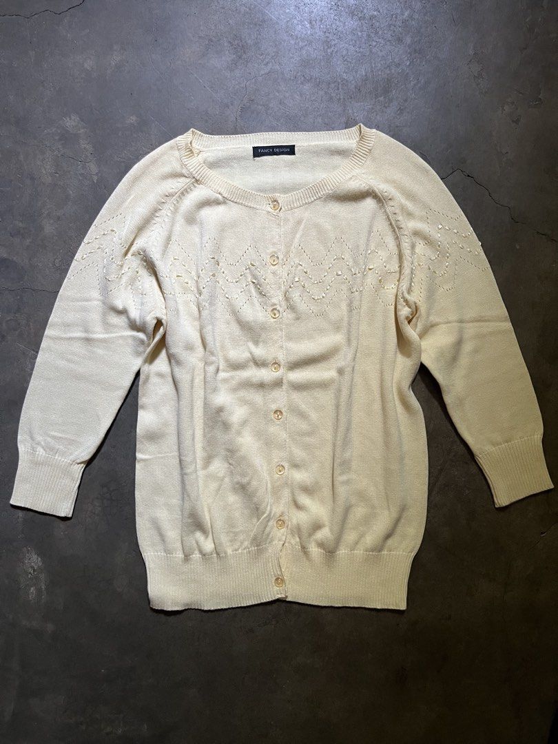 Ivory-colored knit cardigan (Category: Longsleeves) located in Manila. Submitted by ljpgdn (Listing ID 1467045826, Image 1). Description: Dm me for more deets :).