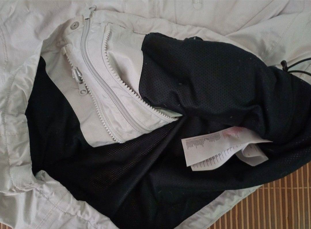 JACKET （分類：外套及戶外衣服）位於 Hong Kong。 由 brianmax 提交（商品編號 1467029709，圖片 3）。簡介： GOOD CONDITION。
