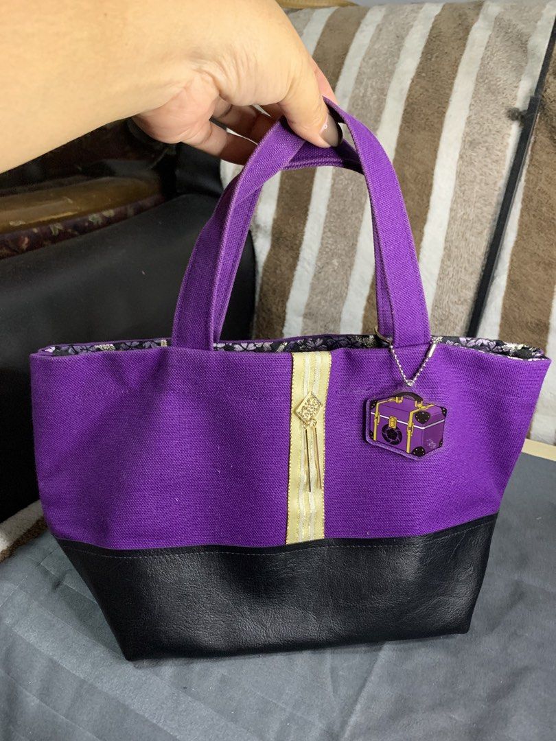 Japan bnew small handbag (Category: Tote Bags) located in Cabanatuan. Submitted by mjluxxejapan (Listing ID 1467123567, Image 1). Description: Fixed price makapal matibay bnew cond approx 13”x7” mganda quality .