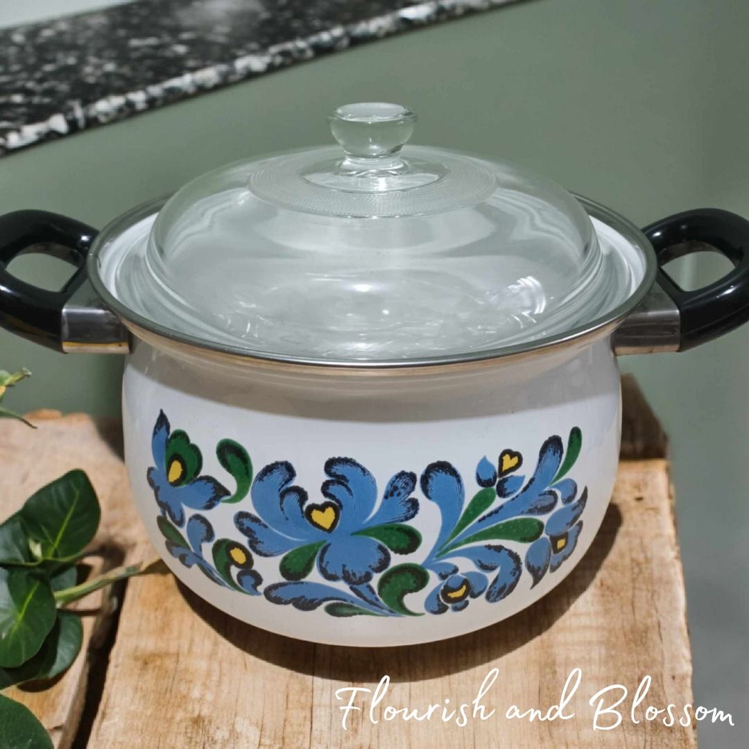 Japanese-Style Floral Ceramic Cookpot (Category: Pots & Planters) located in Cavite. Submitted by tidyupper (Listing ID 1467020206, Image 1). Description: 🌸 TIDY UPPER | CLEANING OUT SALE Japanese-Style Floral Ceramic Cookpot Bring a touch of Japanese-inspired charm to your kitchen with this beautifully decorated floral cookpot. Featuring delicate floral details and a timeless design, it adds a lovely blend of elegance and warmth to your kitchen