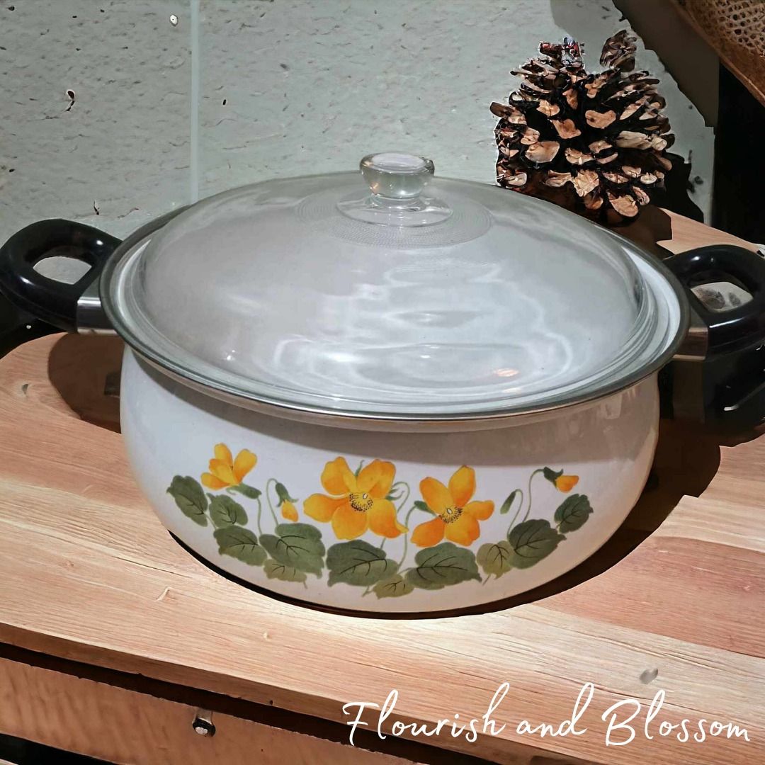 Japanese-Style Floral Ceramic Cookpot (Category: Cookware & Accessories) located in Cavite. Submitted by tidyupper (Listing ID 1467020523, Image 1). Description: 🌸 TIDY UPPER | CLEANING OUT SALE Japanese-Style Floral Ceramic Cookpot Bring a touch of Japanese-inspired charm to your kitchen with this beautifully decorated floral cookpot. Featuring delicate floral details and a timeless design, it adds a lovely blend of elegance and warmth to your 