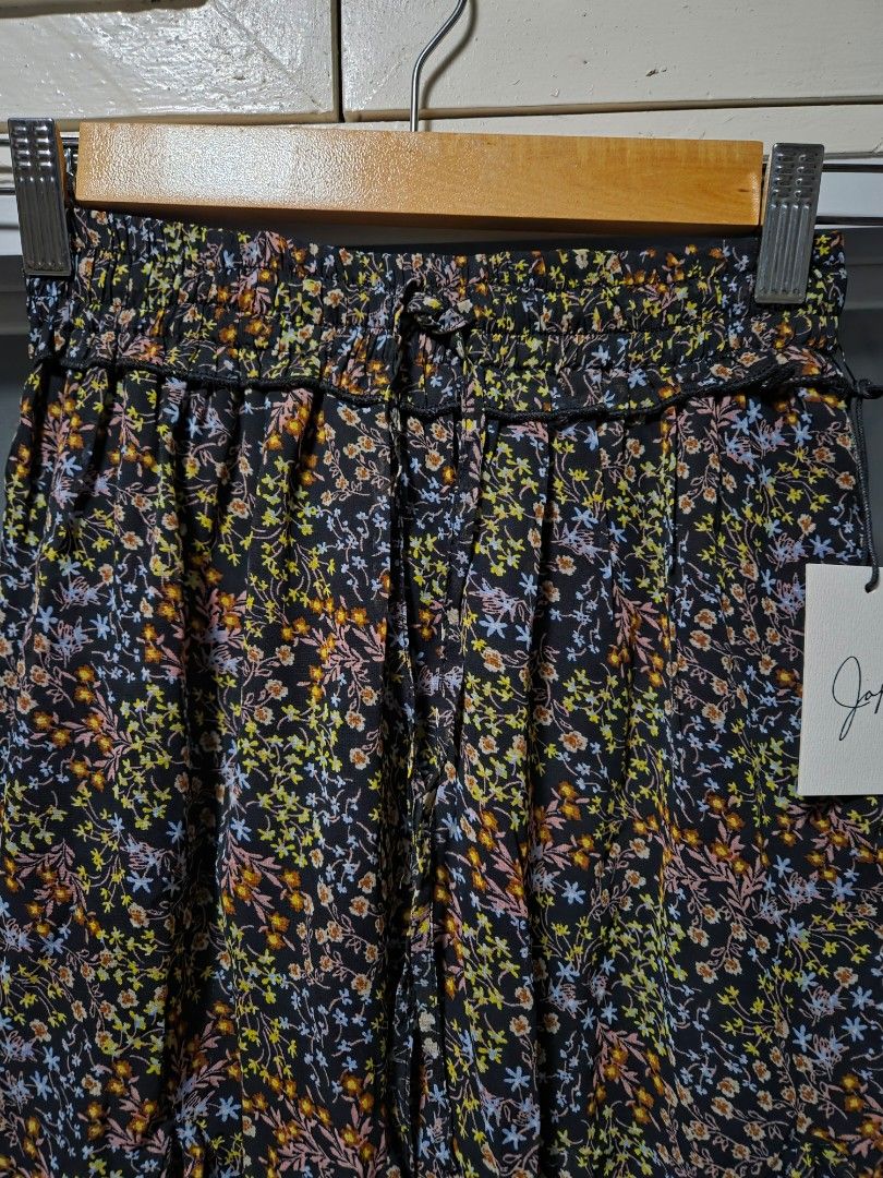 Japsa Floral Skirt Medium (Category: Skirts) located in Pasig City. Submitted by ldcayas (Listing ID 1467096643, Image 2). Description: - Brand: Japsa - Size: Medium (Brand new with tags) - Color/Print: Black with yellow, pink, and light blue floral print - Material: 100% polyester, made in India - Features: Elastic waistband with a cute tie detail and fully lined interior Mode of Payment Gcash/Bank Transfer.