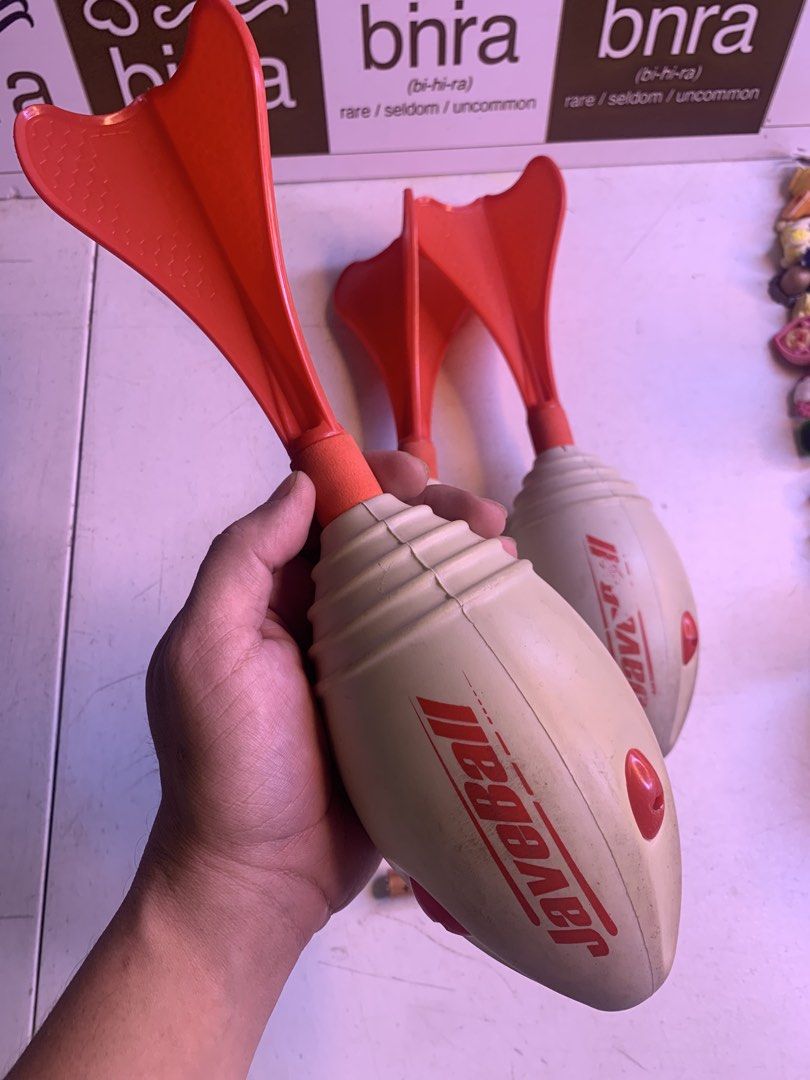 Javeball - Throwing / Training / Soft Ball / Pitch / Javelin (Category: Other Sports Equipment and Supplies) located in Carmona. Submitted by bihira (Listing ID 1467038377, Image 2). Description: Javeball - Throwing / Training / Soft Ball / Pitch / Javelin - WYSIWYG - Rubber Jeveball - Discolor - Fins - No break / No Cracks - Set of 3.