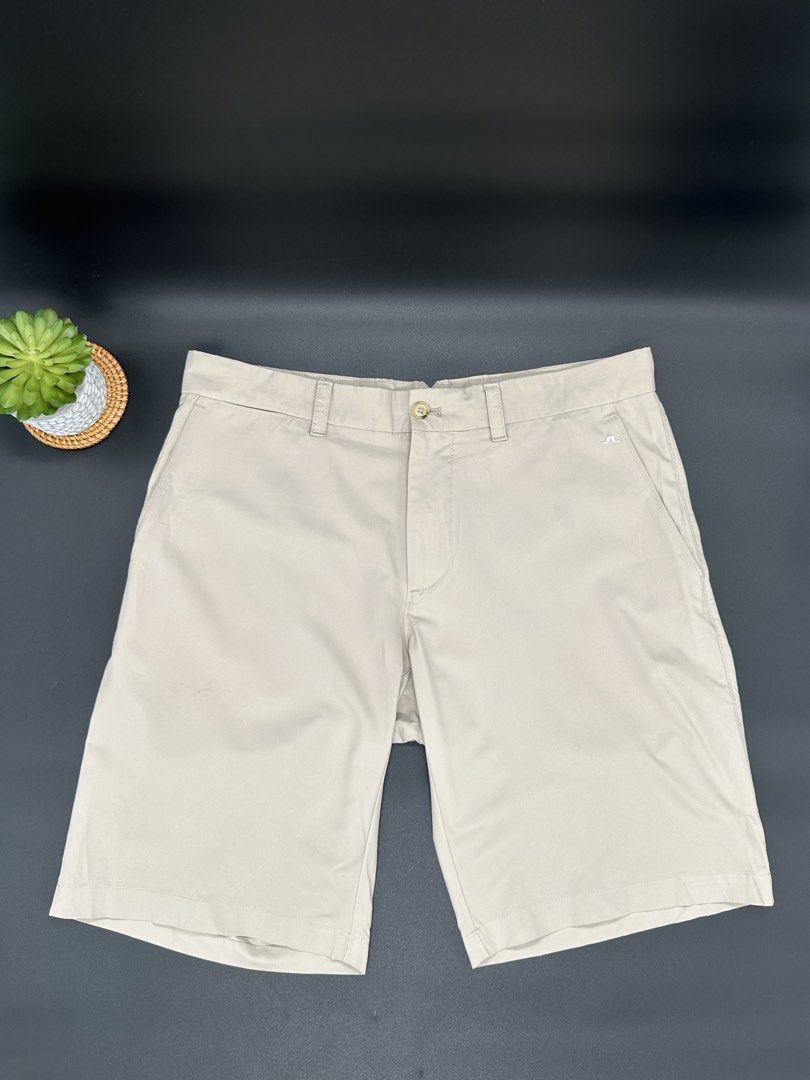 j.lindeberg Beige Golf Shorts (Category: Activewear) located in Baguio. Submitted by .daryl (Listing ID 1467073409, Image 1). Description: 32-34 waist 19 length 10.5 leg opening .
