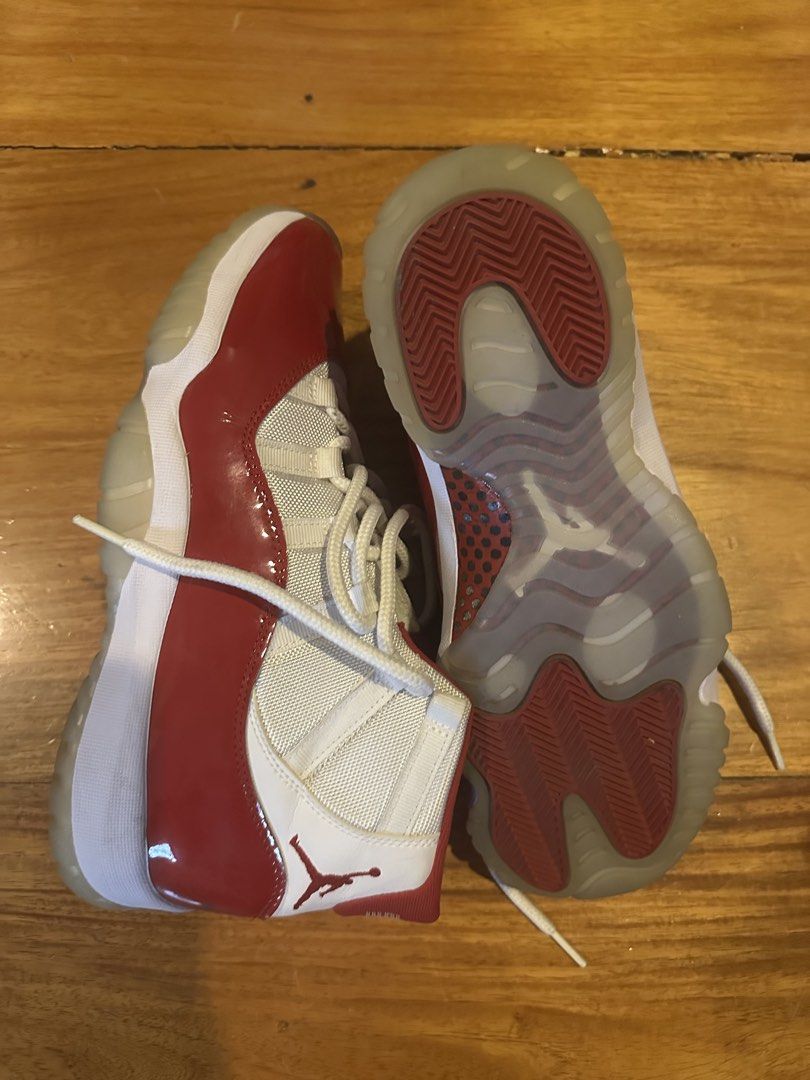 Jordan 11 for sale (Category: Casual Shoes) located in Manila. Submitted by enriquemunoz (Listing ID 1467057323, Image 2). Description: you can negotiate the sole is yellowing but other than that theres no issue theres also a small black paint on it .