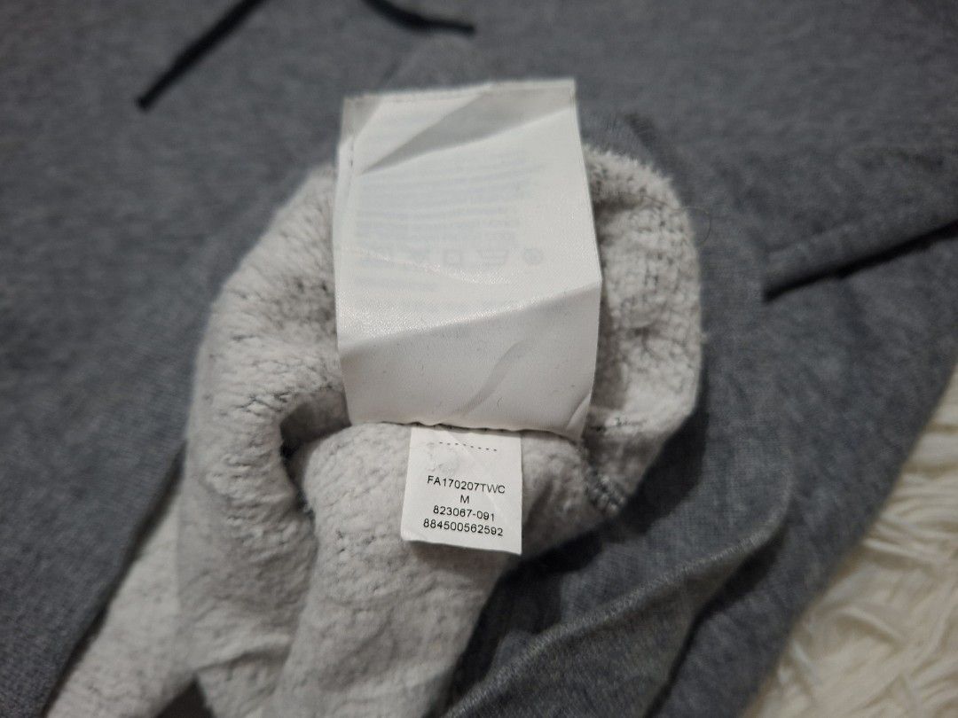 JORDAN HOODIE (Category: Coats, Jackets and Outerwear) located in Trece Martires City. Submitted by eszpincxks (Listing ID 1467041236, Image 3). Description: JORDAN HOODIE DIMES:21.5W,26L SIZE: MUDIUM CONDITION: 9/10 ISSUE: SWEATSTAIN.