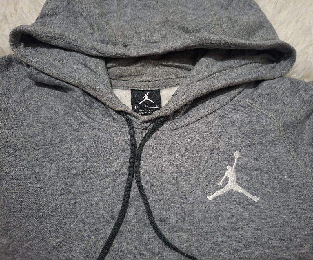 JORDAN HOODIE (Category: Coats, Jackets and Outerwear) located in Trece Martires City. Submitted by eszpincxks (Listing ID 1467041236, Image 2). Description: JORDAN HOODIE DIMES:21.5W,26L SIZE: MUDIUM CONDITION: 9/10 ISSUE: SWEATSTAIN.