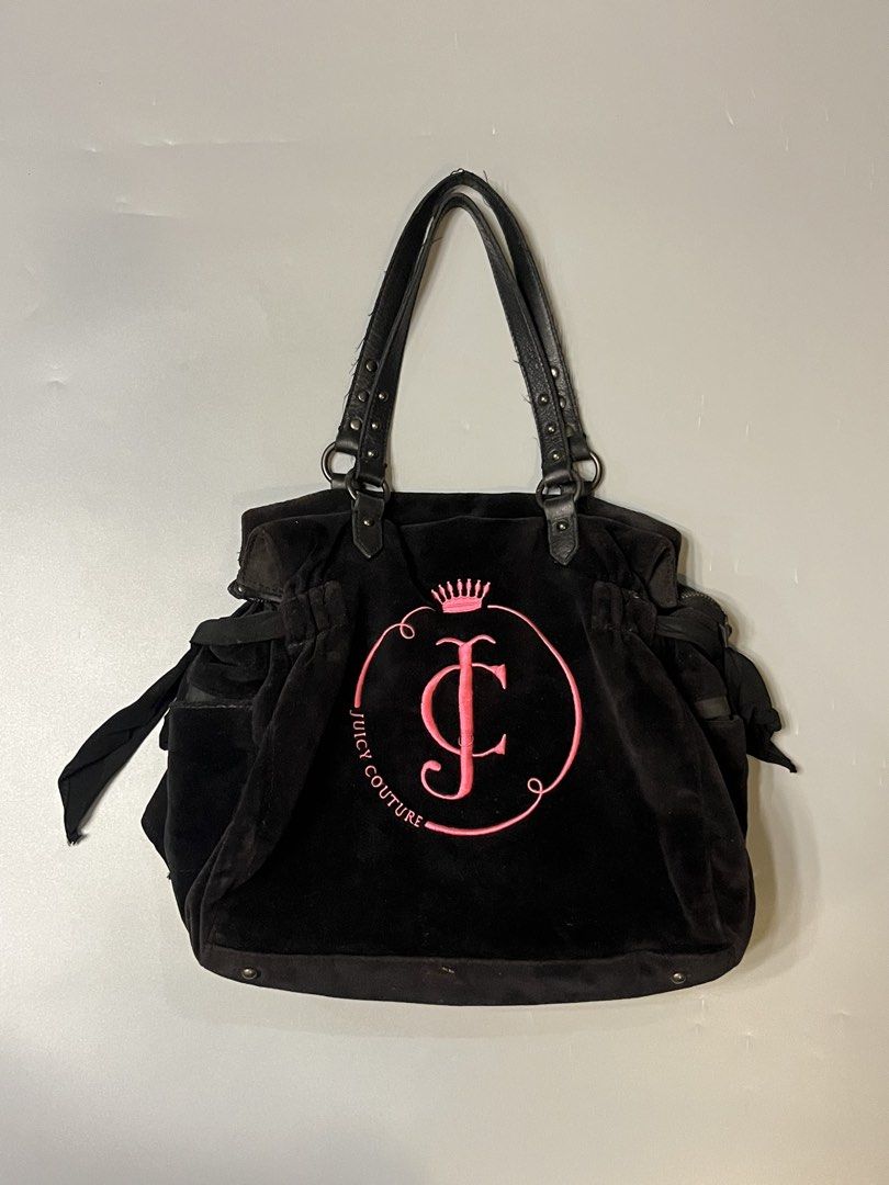 Juicy Couture Daydreamer Shoulder Bag (Category: Shoulder Bags) located in Bayambang. Submitted by chailunaa (Listing ID 1467063059, Image 1). Description: .