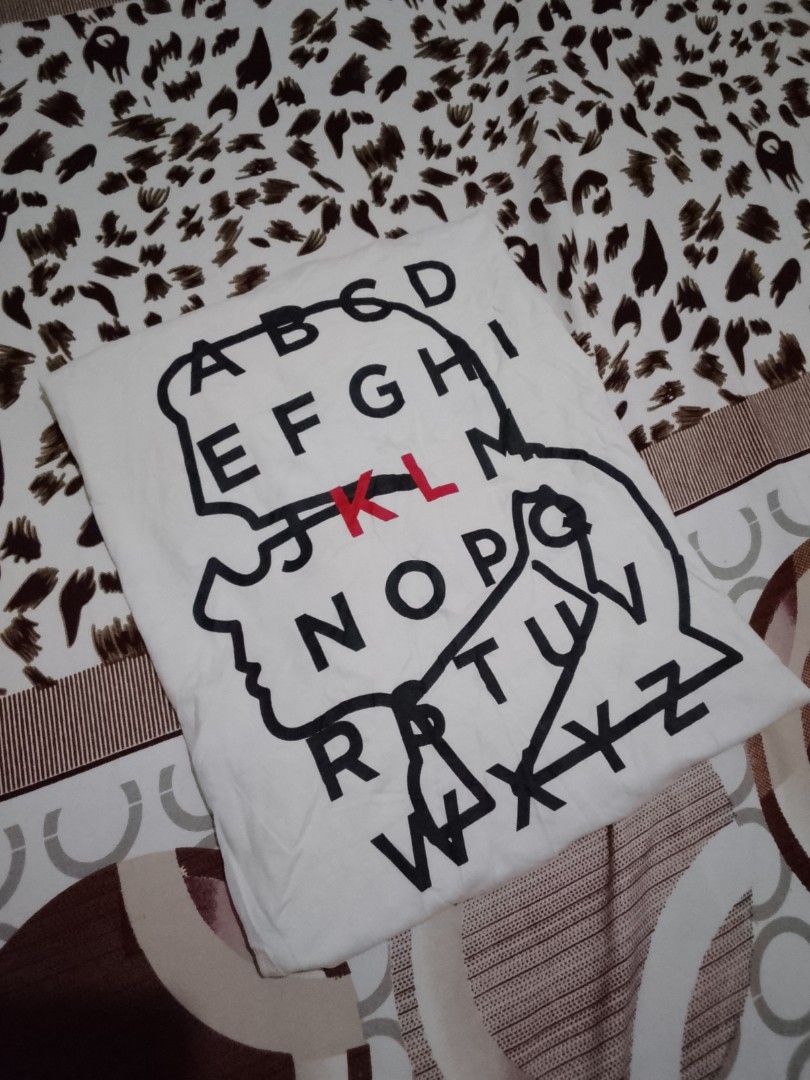 Karl Lagerfeld (Category: Tshirts & Polo Shirts ) located in Ligao. Submitted by ulapipot (Listing ID 1467055369, Image 1). Description: med to large Very Good Condition 9.5/10 Color Rate No Issue.