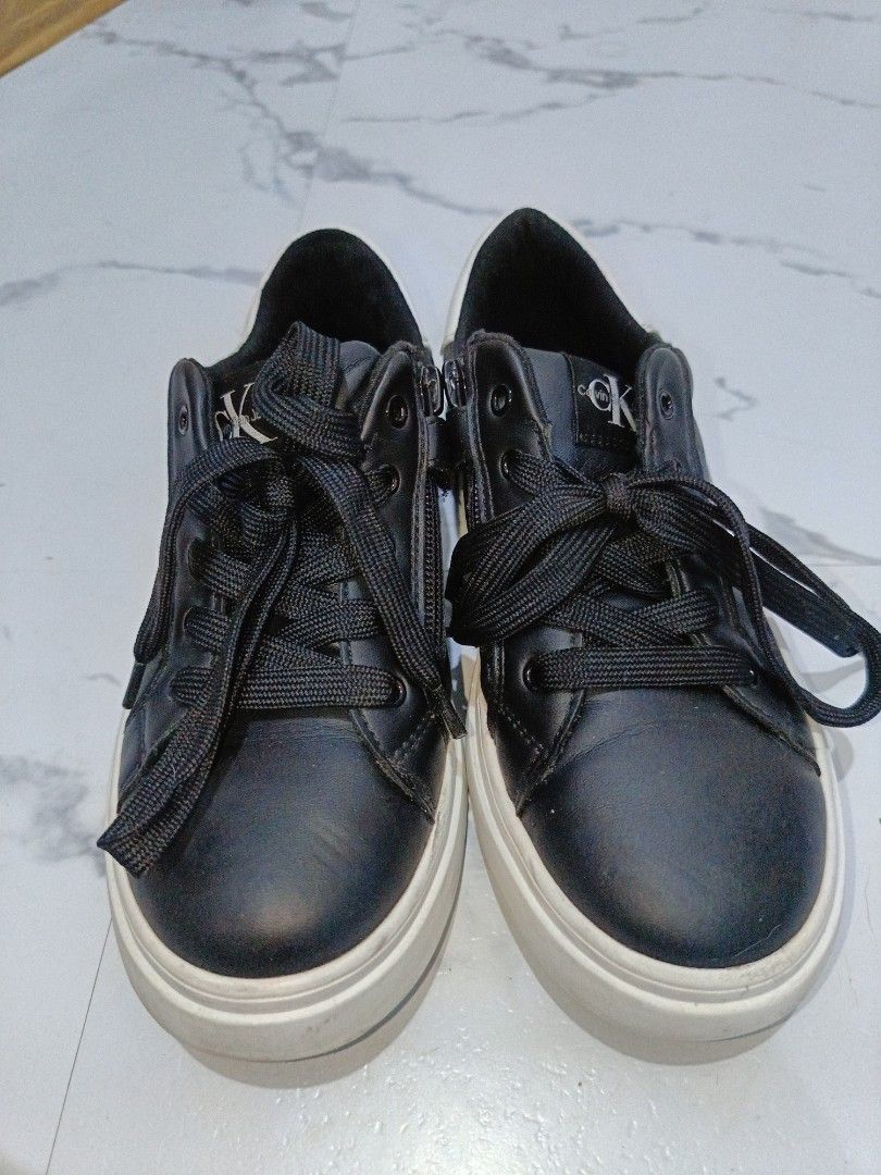 Kid Size Unisex Calvin Klein Sneakers (Category: Sneakers & Footwear) located in Manila. Submitted by blueberry.4bb00f (Listing ID 1467085437, Image 3). Description: Price is still negotiable..