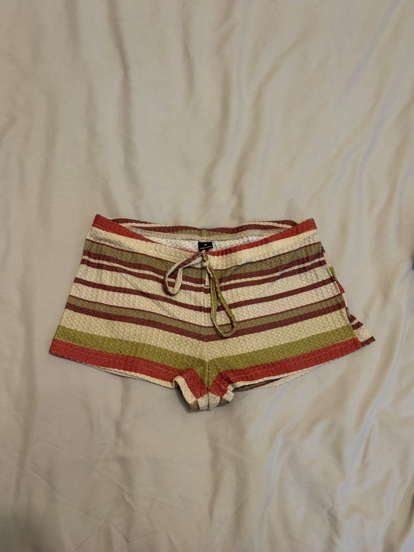 Knit Lounge Shorts (Category: Shorts) located in Manila. Submitted by kim_hansu (Listing ID 1467154963, Image 1). Description: Size: Medium once used stretchable.