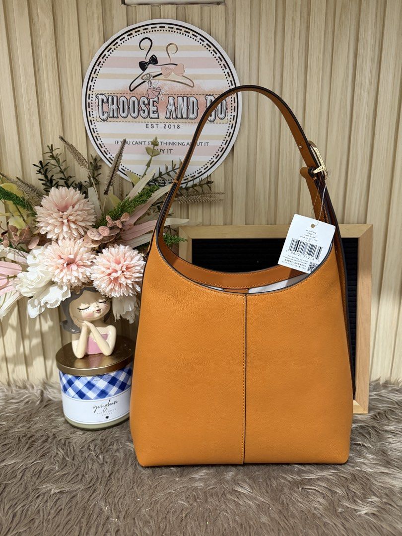 K@TE SPADE 454 SMALL SHOULDER BAG ORANGE JAS (Category: Shoulder Bags) located in Cabanatuan. Submitted by chooseandgo (Listing ID 1467092205, Image 3). Description: AVAILABLE, FRESH FROM THE ✈️ 🌸 K@TE SPADE 454 SMALL SHOULDER BAG 🌸 - ORANGE JAS See photos for inclusions (Tag, and polyplastic ) -------------------------------------------------- • PINAS ONAHD NA PO(Shipping via LBC) • 💯Guaranteed Original/Authentic, Money back guaranteed if pro